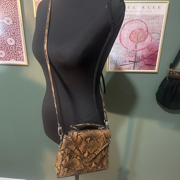 Urban Outfitters Tan and Brown Crossbody Bag with Snakeskin Pattern 😻 - Picture 2 of 6